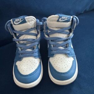 Nike Kids Sneakers in Blue and White